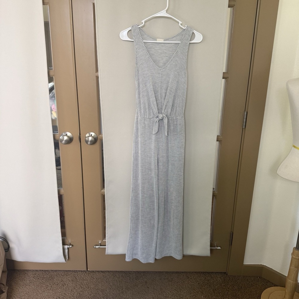 Caution To The Wind Womens XS Grey White Stripe V-Neck Sleeveless Jumper Tie